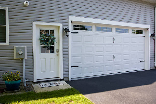 24/7 Emergency Garage Door Panel Replacement experts in Vail, AZ